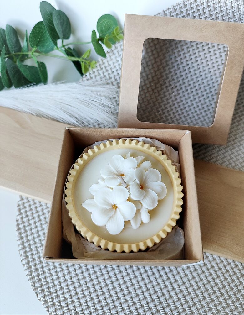 Dabīga sojas vaska svece - dzeltenā traukā