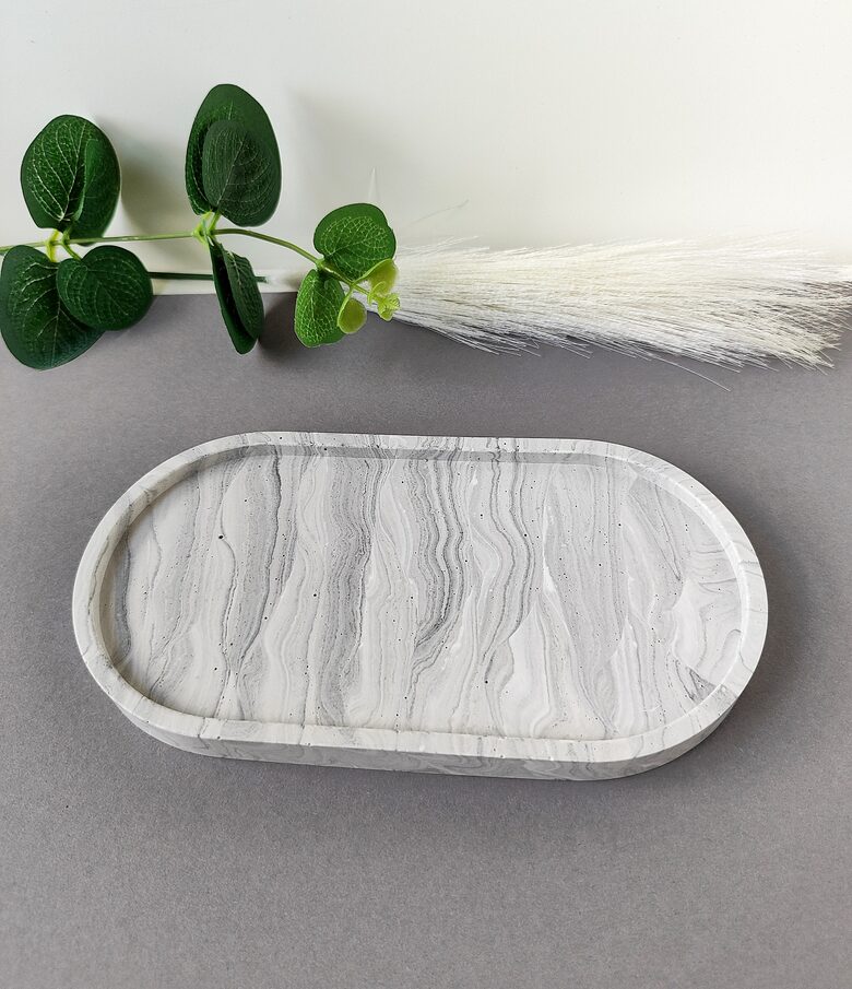 Grey oval tray with marble pattern
