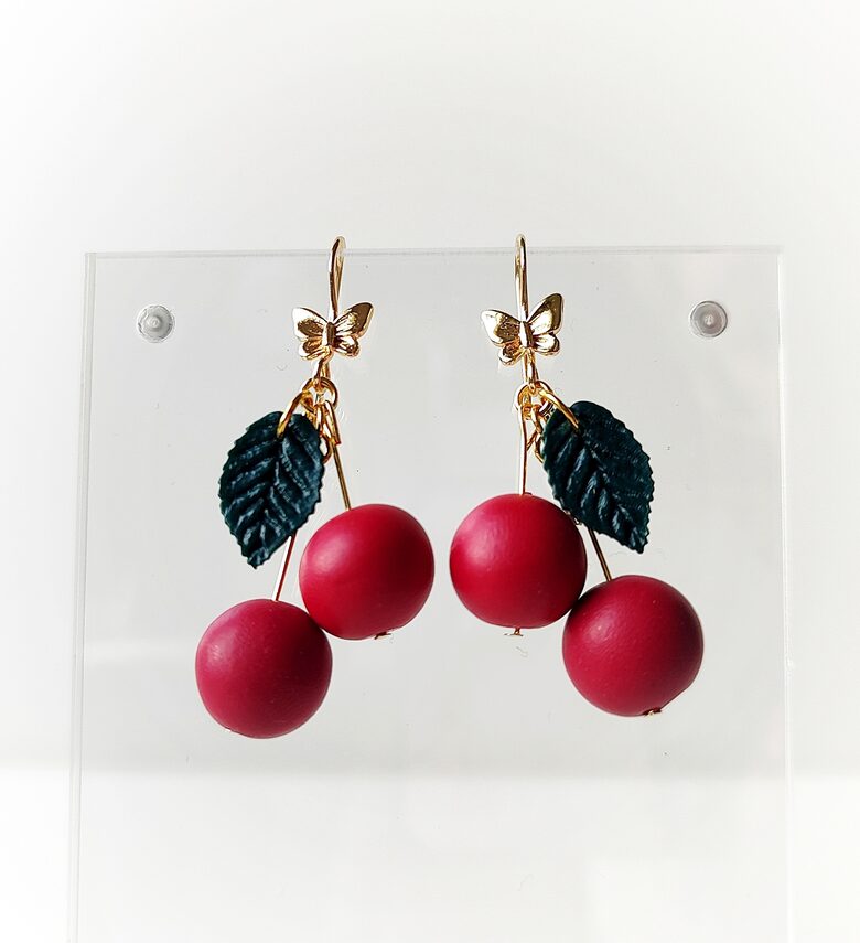 Sarkani polimērmāla ķiršu auskari