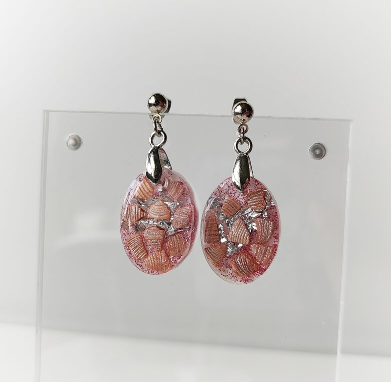 Rozā gliemežvāku auskari