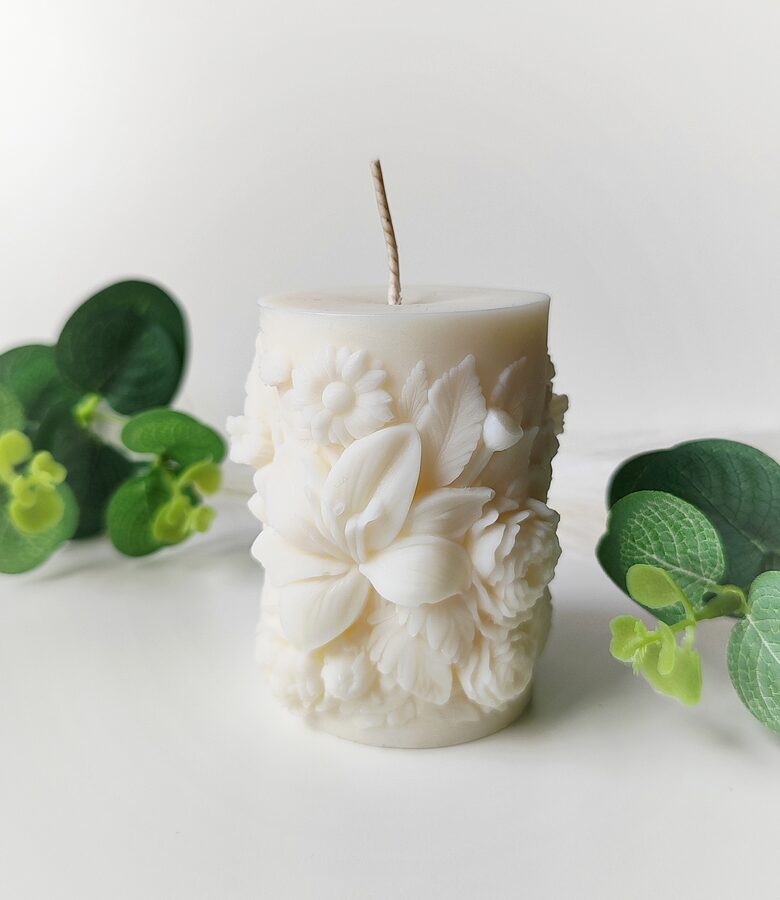 Sojas vaska dizaina svece Ziedi | Roku darbs