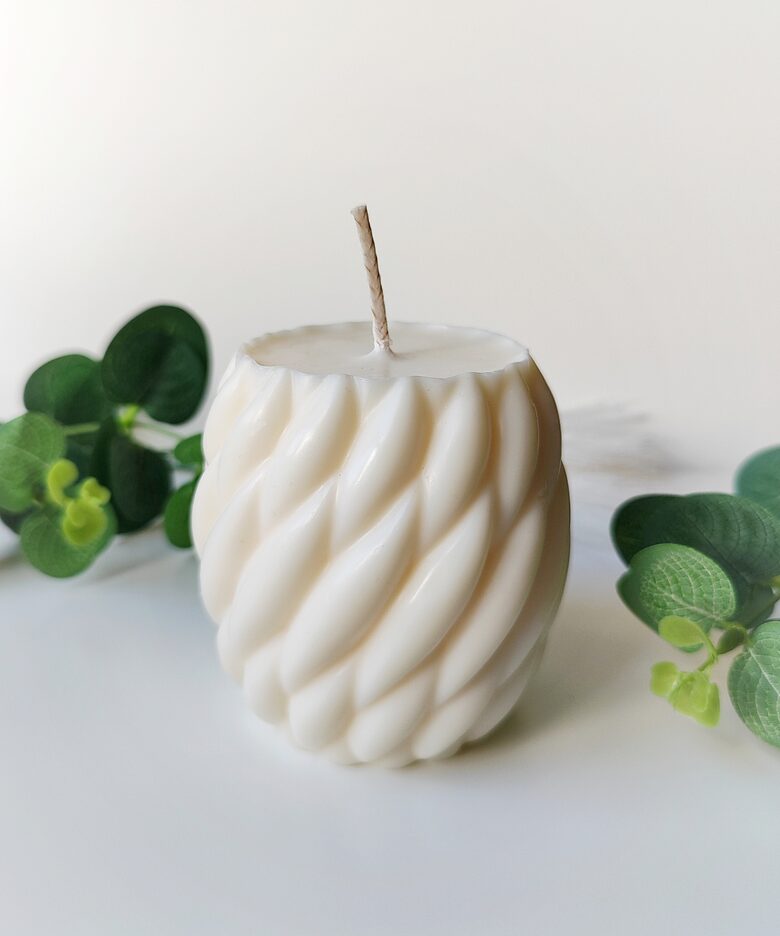 Dabīga sojas vaska svece ar pītu dizainu | Roku darbs