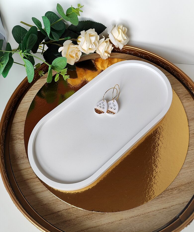  Oval plaster tray - holder for candles and jewelry