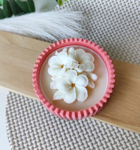 Soy wax candle - red jar with floral design