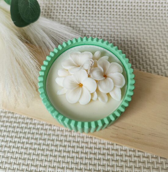 Soy wax candle - green jar with floral design