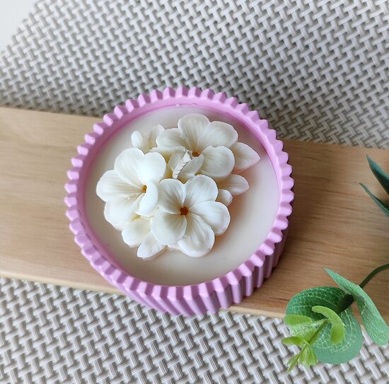 Soy wax candle - fuchsia jar with floral design