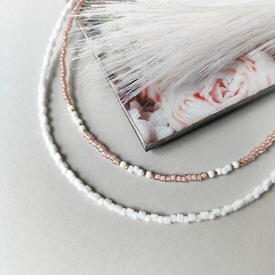 Short beaded necklaces, white/pink