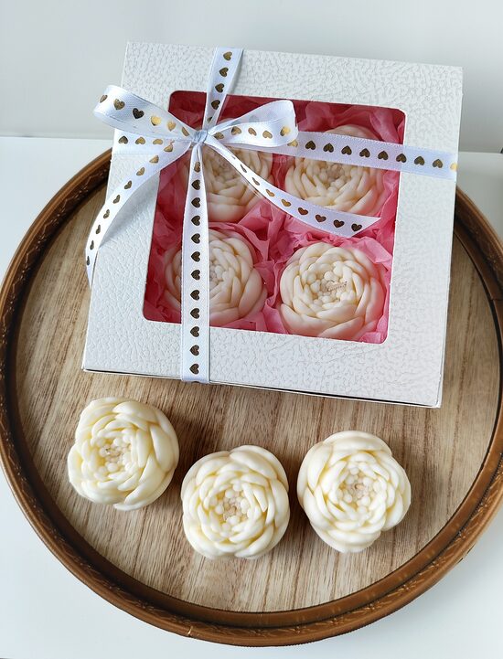 Gift set with 4 soy wax peony candles - pink