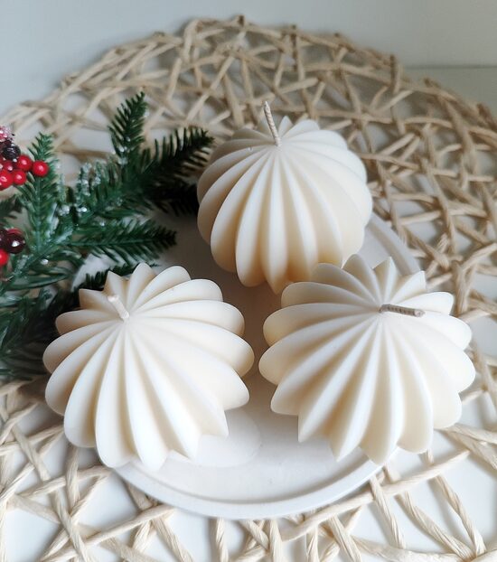 Dabīga sojas vaska svece bumbas formā