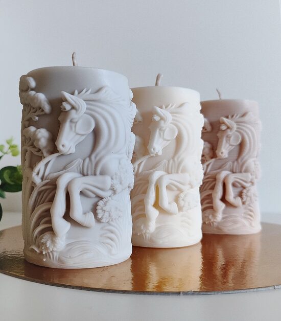 Sojas vaska svece Uguns Zirgs | Roku darbs 