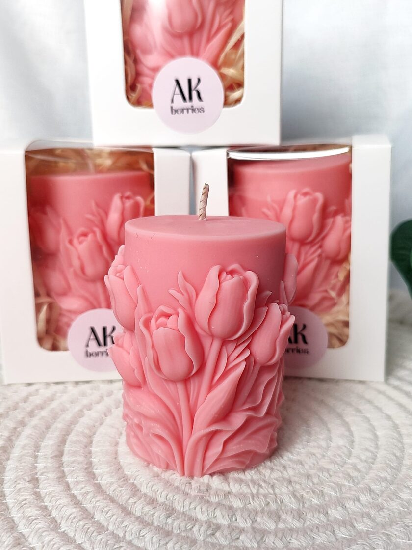 Dizaina svece Tulpes, bez aromāta, dabīgs sojas vasks, AK Berries roku darbs