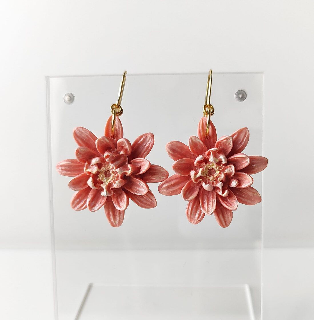 Polimērmāla ziedu auskari rozā krāsā, polimērmāla rotas roku darbs, AK Berries